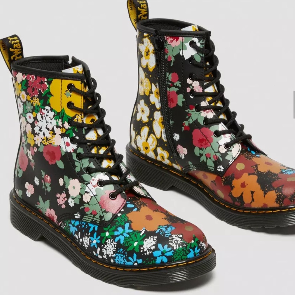 DR MARTENS TODDLER GIRL 1460
FLORAL BLACK MASHUP LEATHER
LACE UP BOOTS 8 NWOT